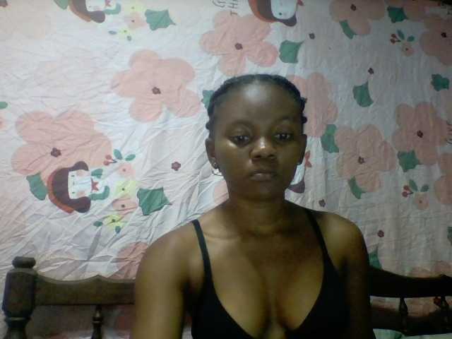 Chichi-7 live cam on BongaCams