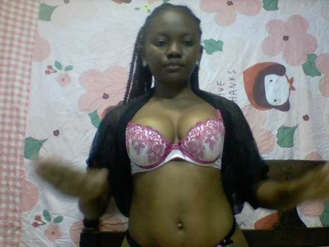 Chichi-7 live cam on BongaCams