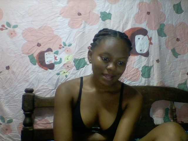 Chichi-7 live cam on BongaCams