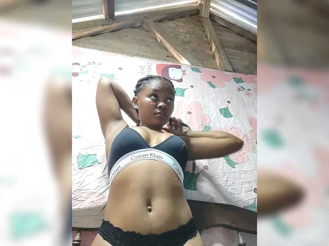 Chichi-7 live cam on BongaCams