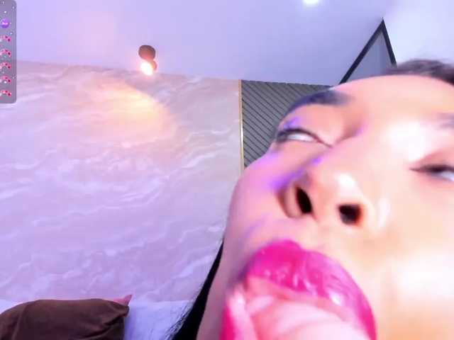VickyyStone live cam on BongaCams