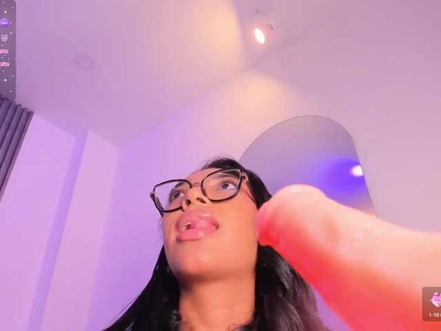 VickyyStone live cam on BongaCams