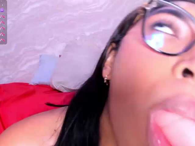 le modèle VickyyStone est en webcam porno dans un show sur le site bongacams, il possède les tags suivants: Latino/Hispanic,Brunette,Shaved