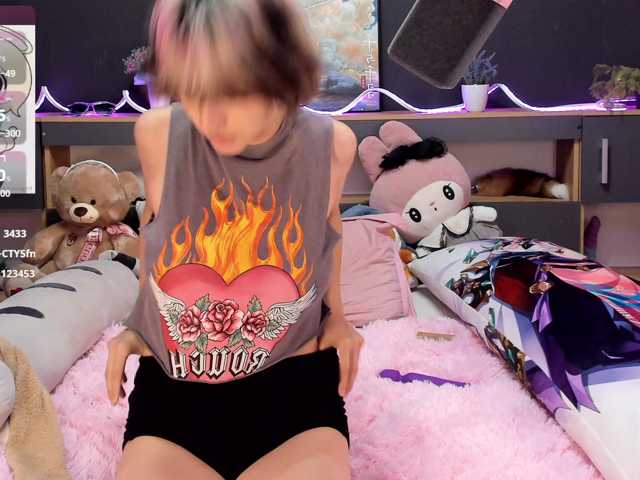 RoxyLienw live cam on BongaCams
