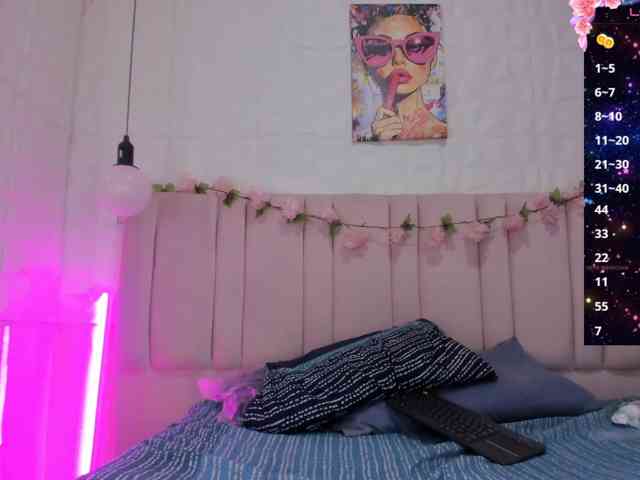 chloe-rosi's live room