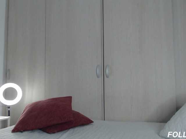 JennCroft — live female cam