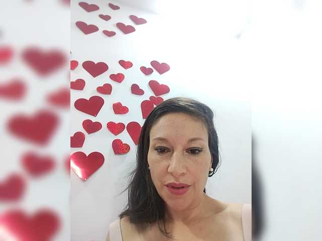 Helen2019 live cam on BongaCams