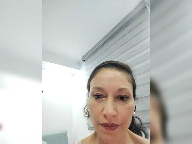 Helen2019, en directo ahora en BongaCams