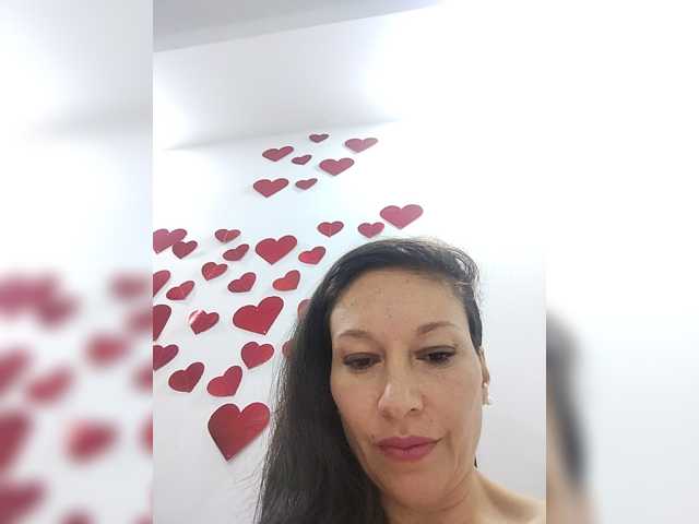 Helen2019 live cam on BongaCams