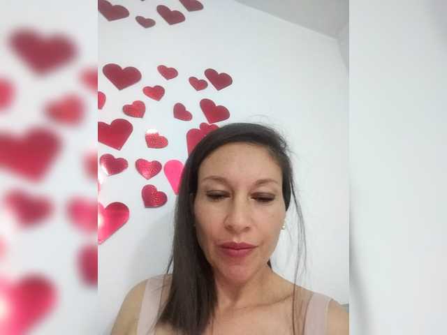 Helen2019, en vivo ahora en BongaCams