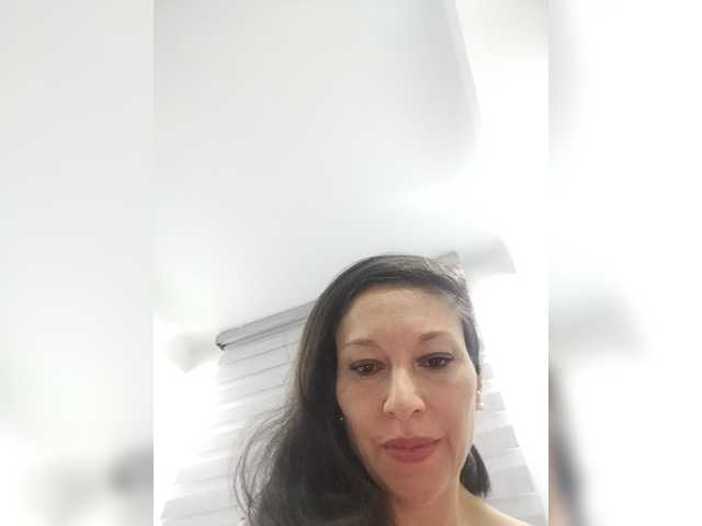 Helen2019 live cam on BongaCams