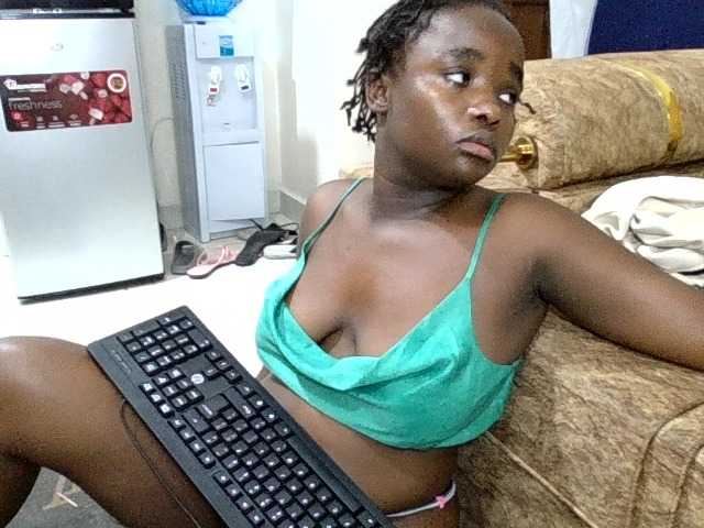 Sweetcherryxo live cam on BongaCams