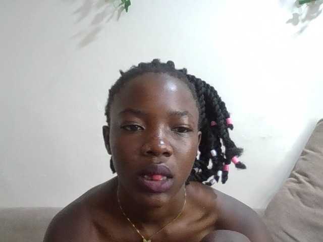 Sweetcherryxo live cam on BongaCams