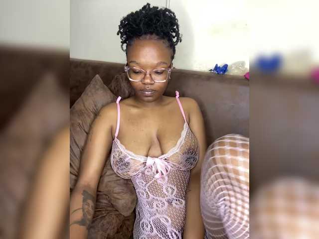 Sexylips117 live cam on BongaCams