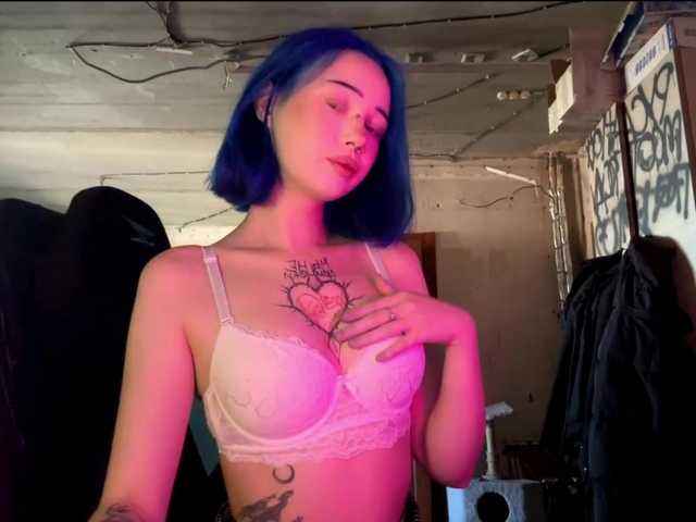 AnnieTouch live cam on BongaCams