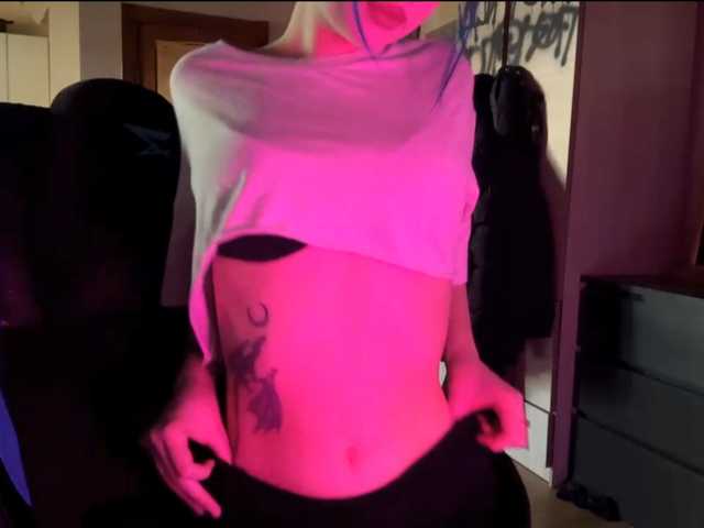 AnnieTouch live cam on BongaCams