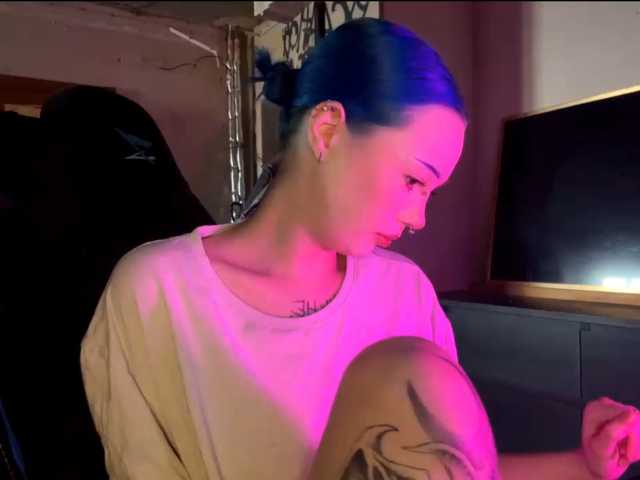 AnnieTouch, en directo ahora en BongaCams