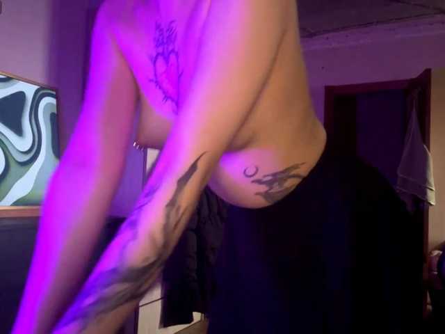 AnnieTouch live cam on BongaCams