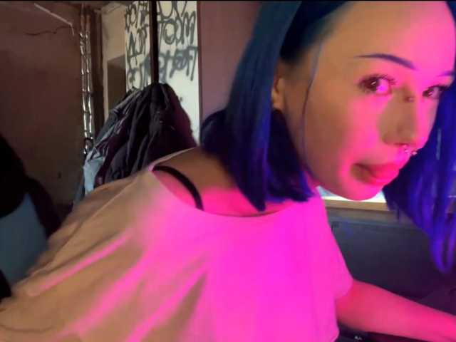 AnnieTouch, live now on BongaCams