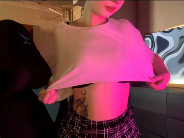 AnnieTouch live cam on BongaCams