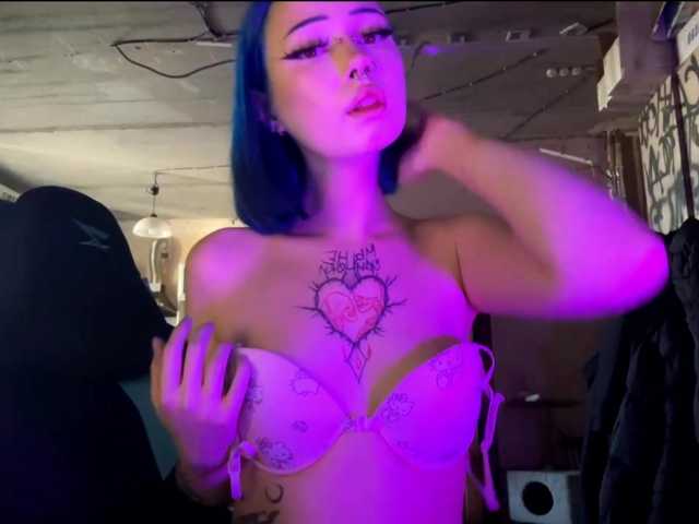 AnnieTouch live cam on BongaCams