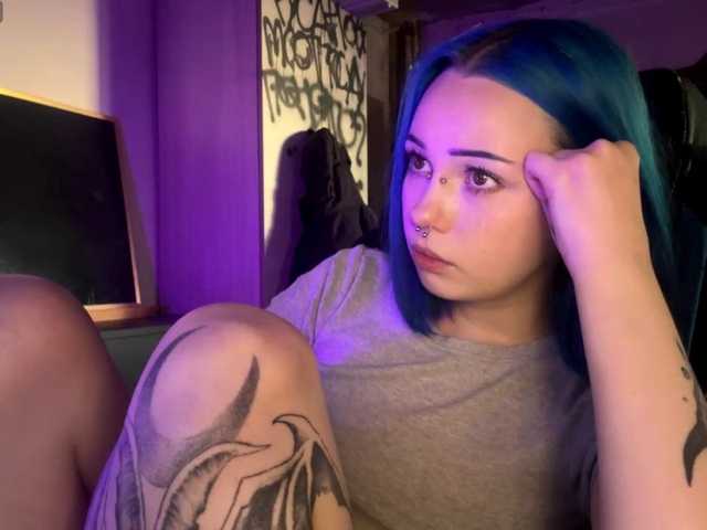 le modèle AnnieTouch est en webcam porno dans un show sur le site bongacams, il possède les tags suivants: White/Caucasian,Brunette,Shaved
