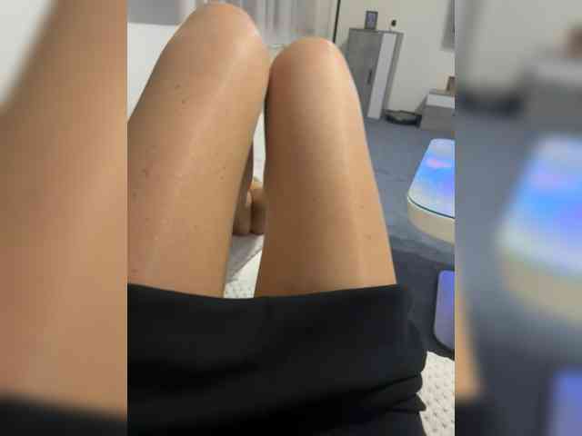 Kristi-Lauraa webcam