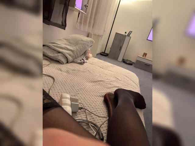 Kristi-Lauraa webcam