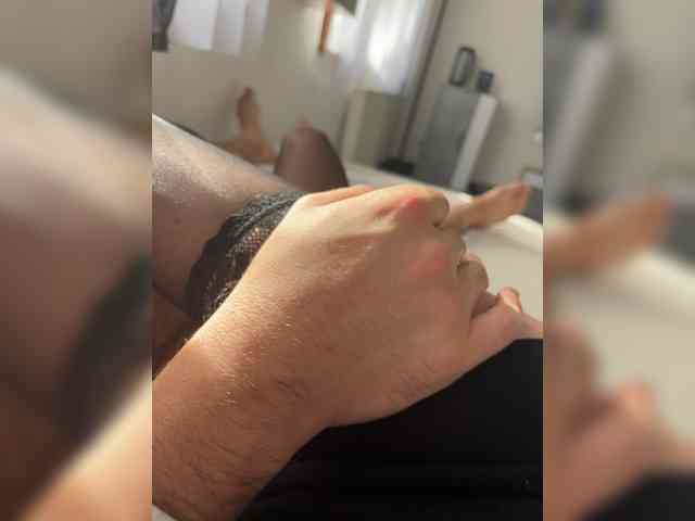 Kristi-Lauraa webcam
