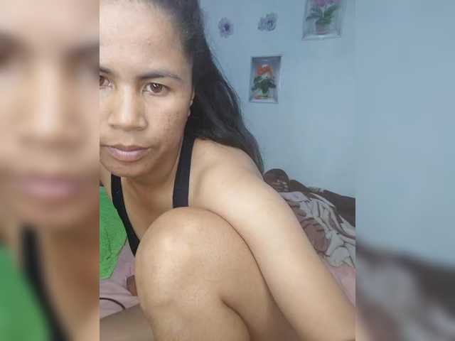Sonyah-5 live cam on BongaCams