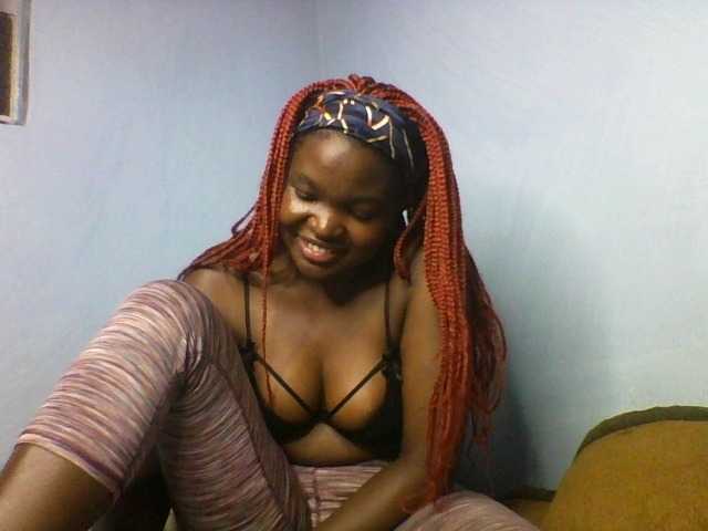 le modèle Babyclouda est en webcam porno dans un show sur le site bongacams, il possède les tags suivants: Ebony,Redhead,Shaved