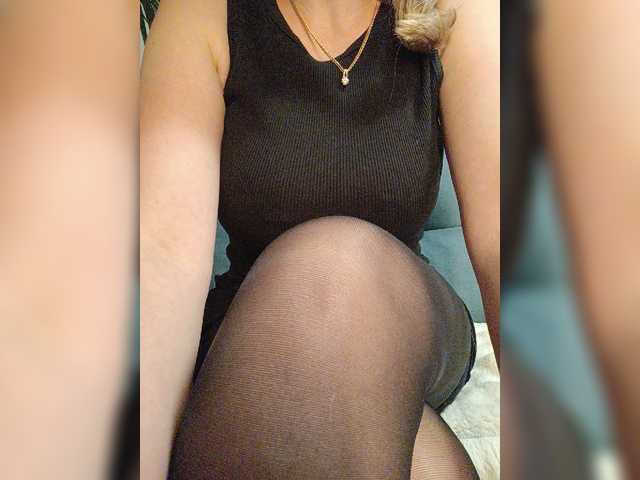 -JuliaRose- — live female cam