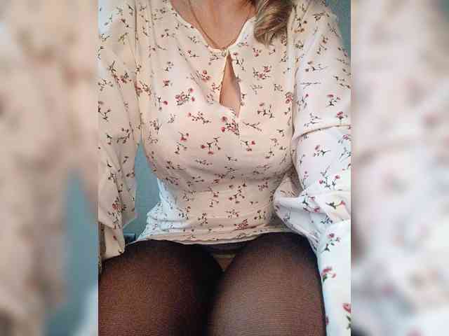 Julia_Rose webcam