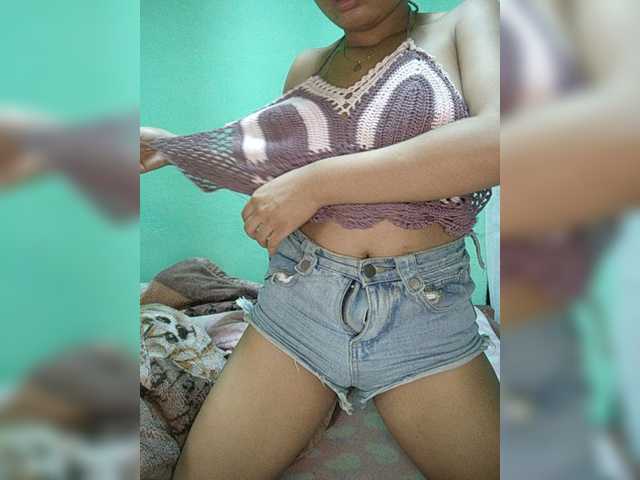 Adele01 live cam on BongaCams