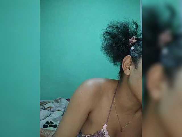 Adele01 live cam on BongaCams
