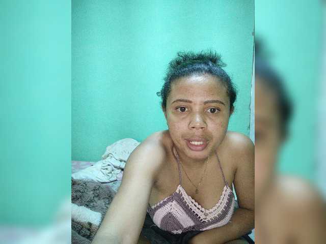 Adele01 live cam on BongaCams