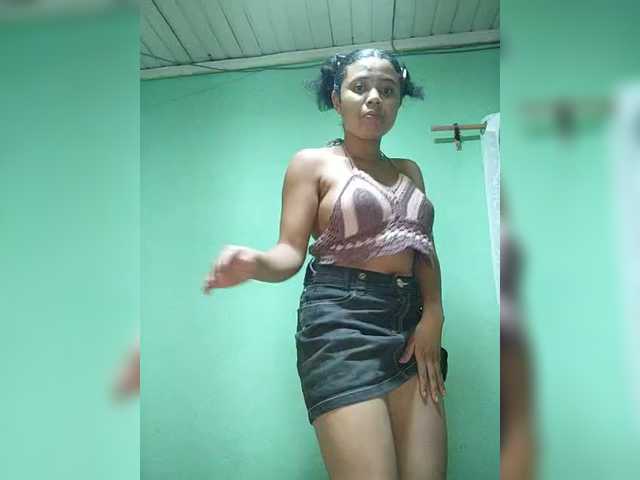 Adele01 live cam on BongaCams