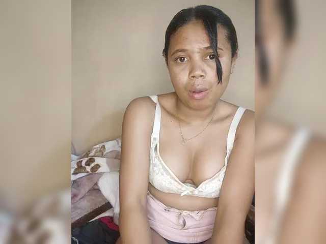 Adele01 — live female cam