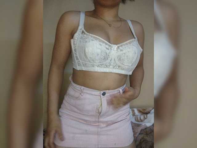 Adele01 — live female cam