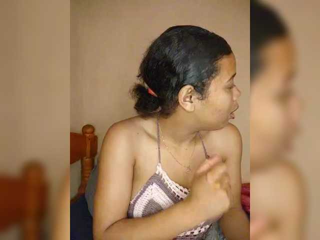 Adele01 live cam on BongaCams