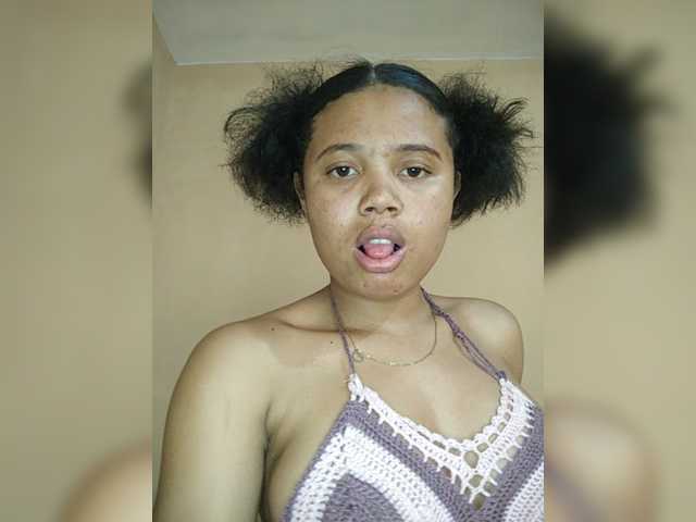 Adele01 live cam on BongaCams