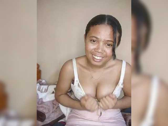 Adele01 live cam on BongaCams