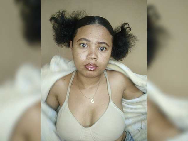 Adele01 — live female cam