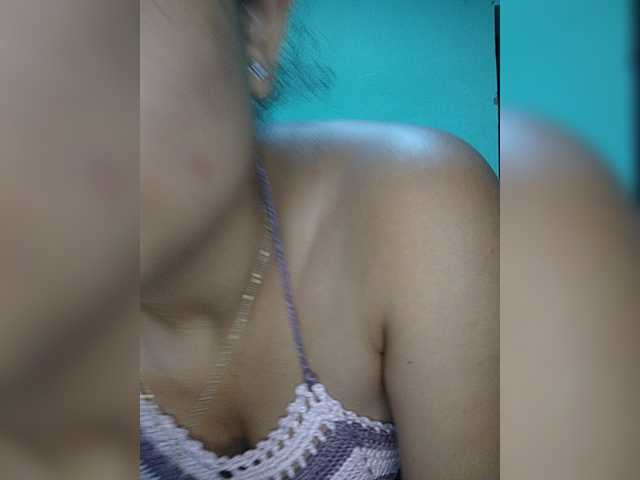 Adele01 live cam on BongaCams