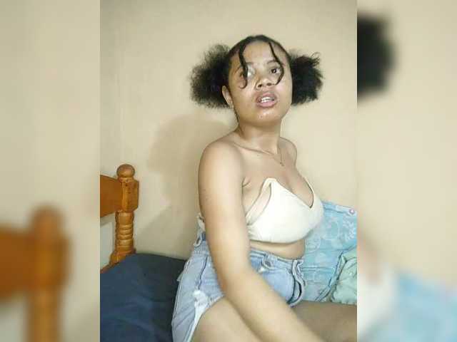 Adele01 live cam on BongaCams