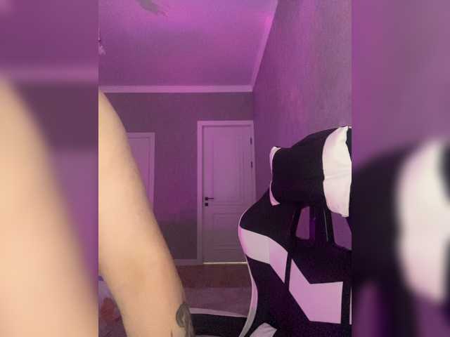 Milashka66 live cam on BongaCams