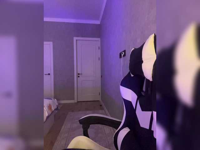 Milashka66 live cam preview