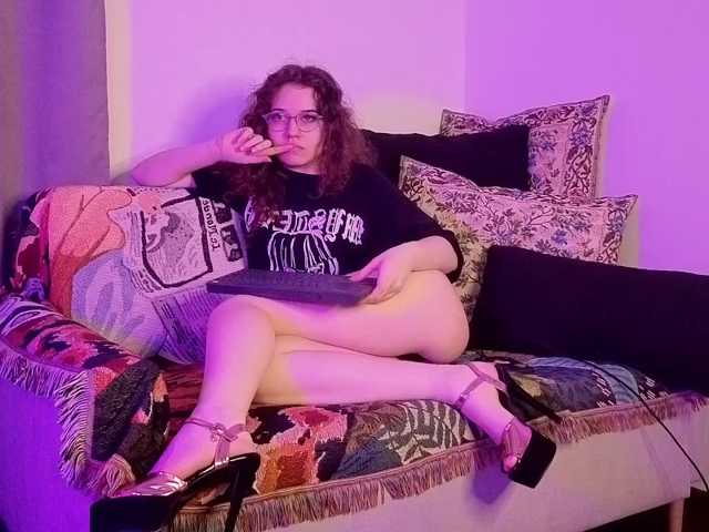 LiliaBellini live cam on BongaCams