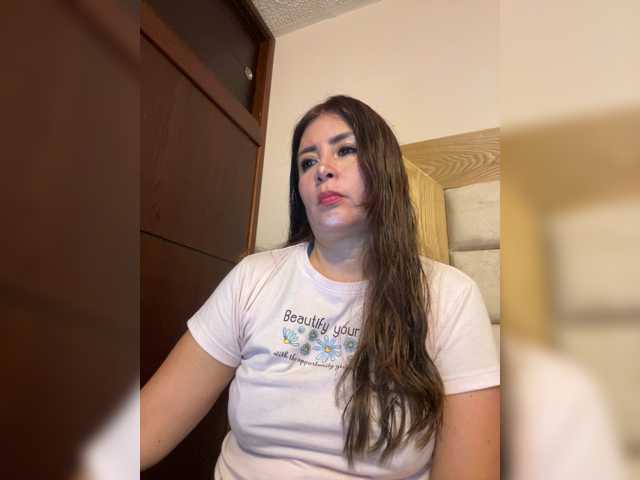 Qlona live cam on BongaCams