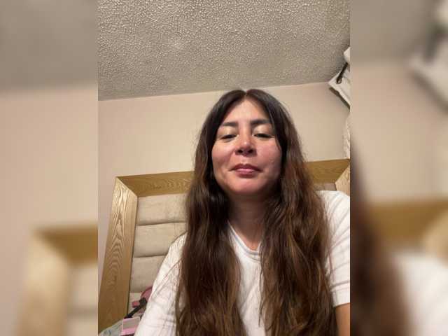 Qlona live cam on BongaCams